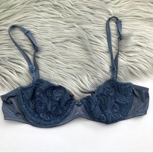 Victoria’s Secret Blue Lace Push Up w/oPadding 34A